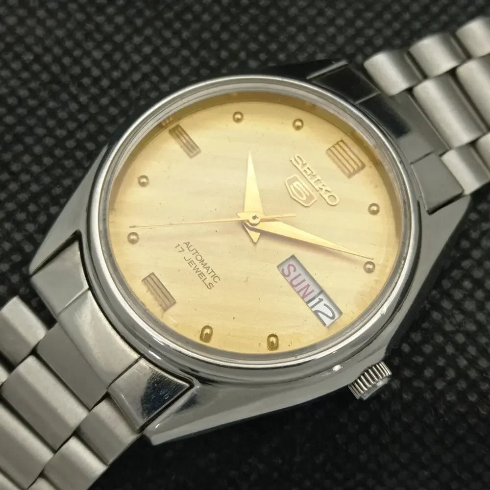 Vintage 1974 Seiko Automatic Mens Silver Watch W/daydate & Gold accents